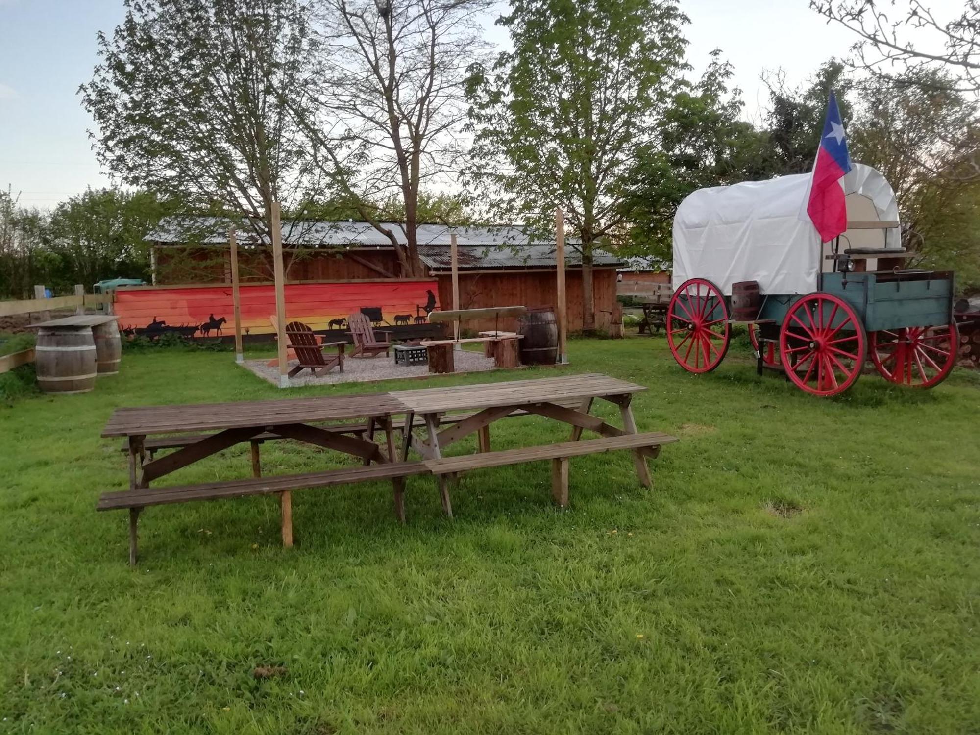 Bed and Breakfast La Valise A Cheval Mezieres-sur-Ponthouin Esterno foto