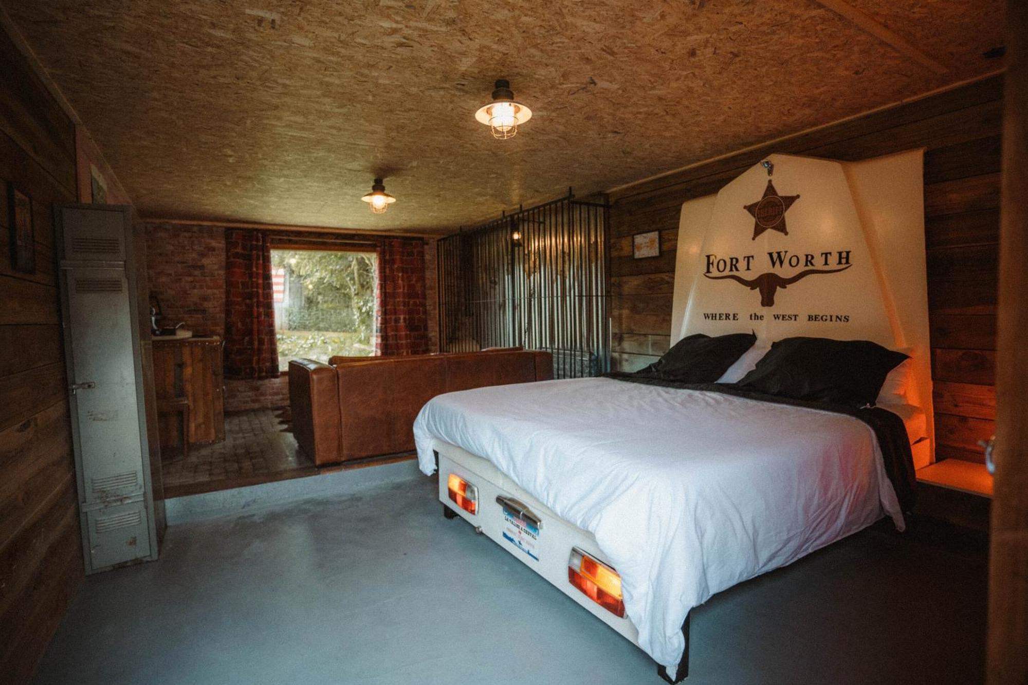 Bed and Breakfast La Valise A Cheval Mezieres-sur-Ponthouin Camera foto